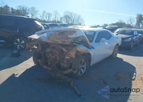 2017 Dodge Challenger Sxt z USA, uszkodzony, nr VIN 2C3CDZAG8HH568400